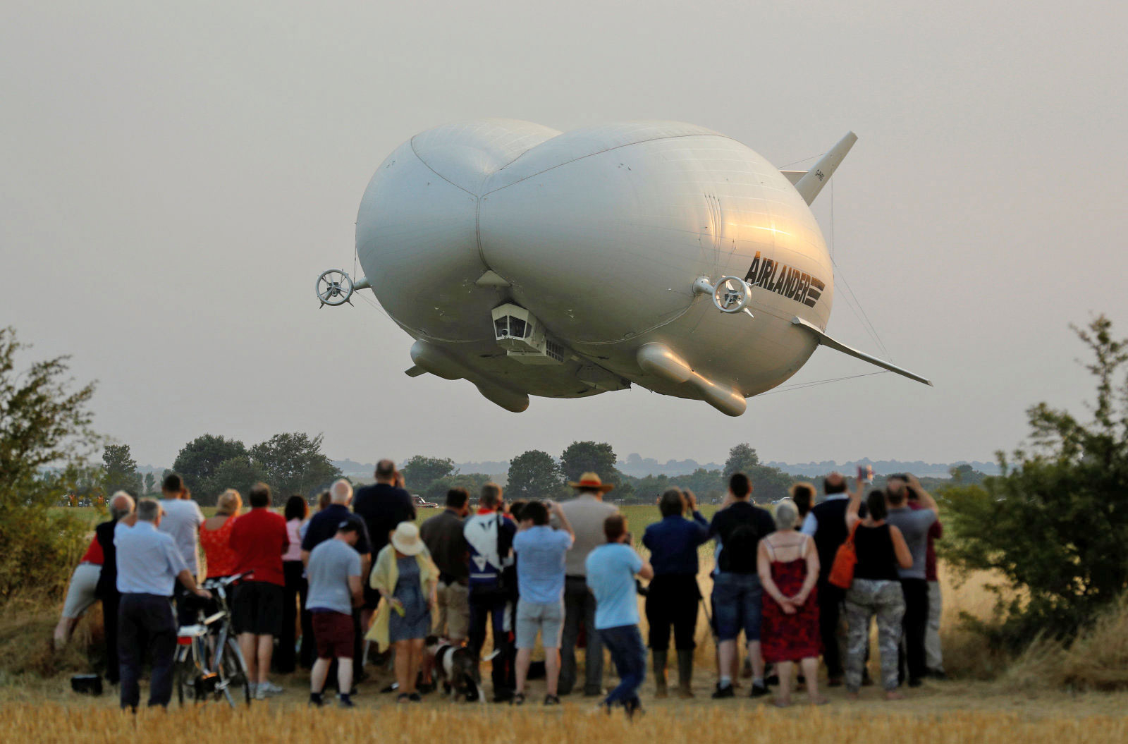 世界上最大的飞机Airlander 10完成了其处女航班成功_image 0
