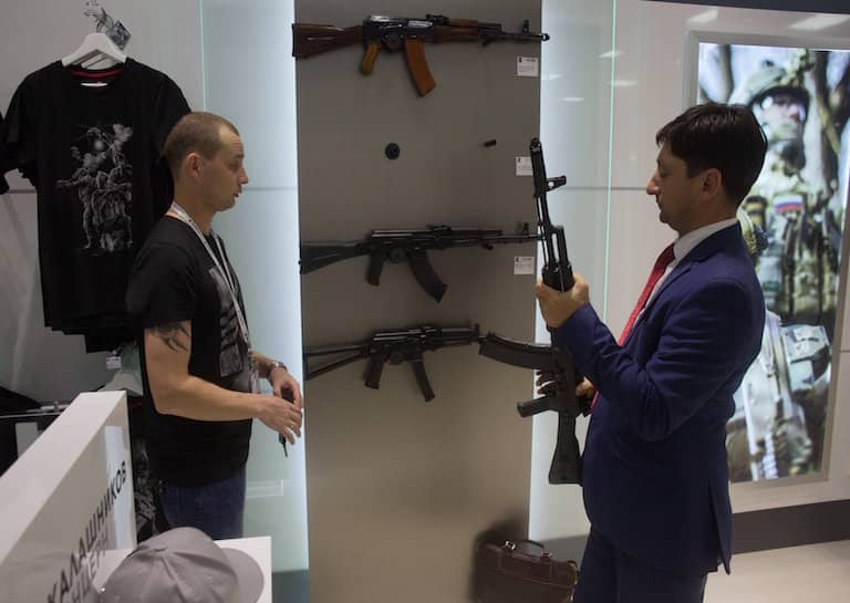 现在你可以在莫斯科机场购买AK-47了