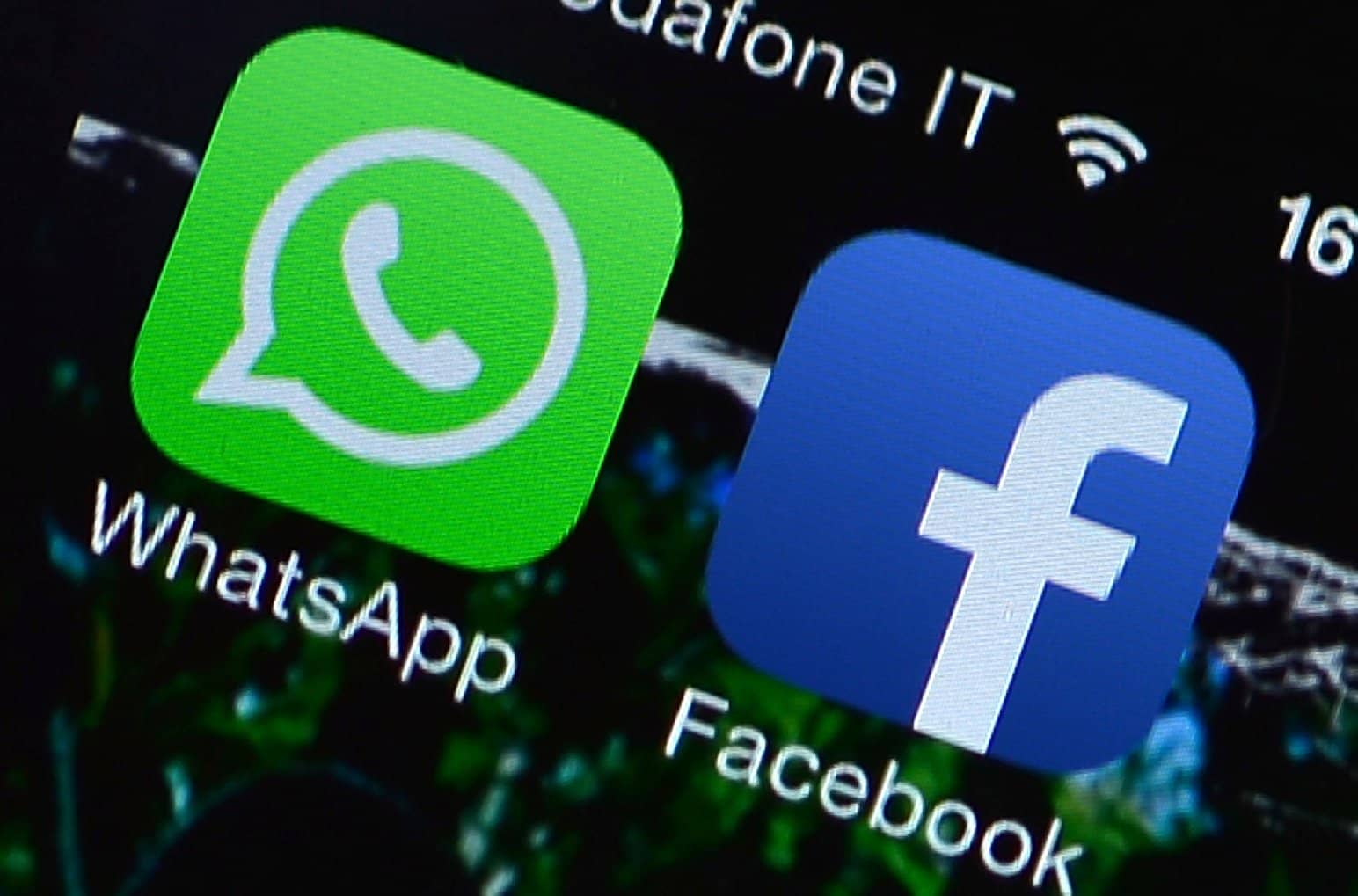 facebook - whatsapp - 2000