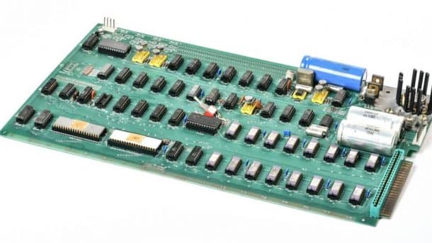 原型Apple 1s被手工焊接并用于调试测试。学分:Charitybuzz