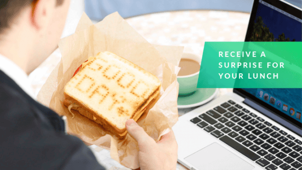 向亲人发送并接收消息。学分：toasteroid