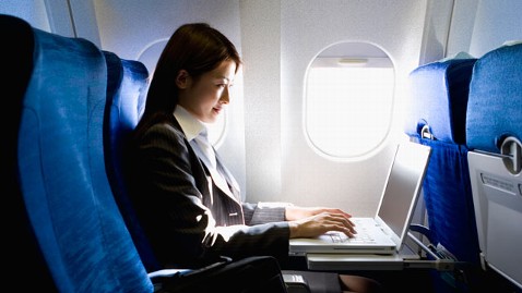 do-you-know-why-you-have-to-keep-the-shades-up-on-the-plane_image-1