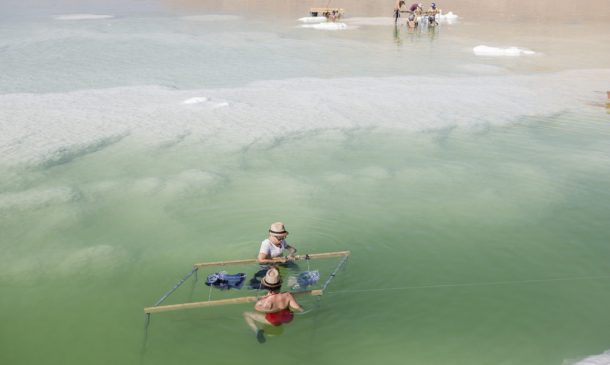在死海里穿三个月的衣服