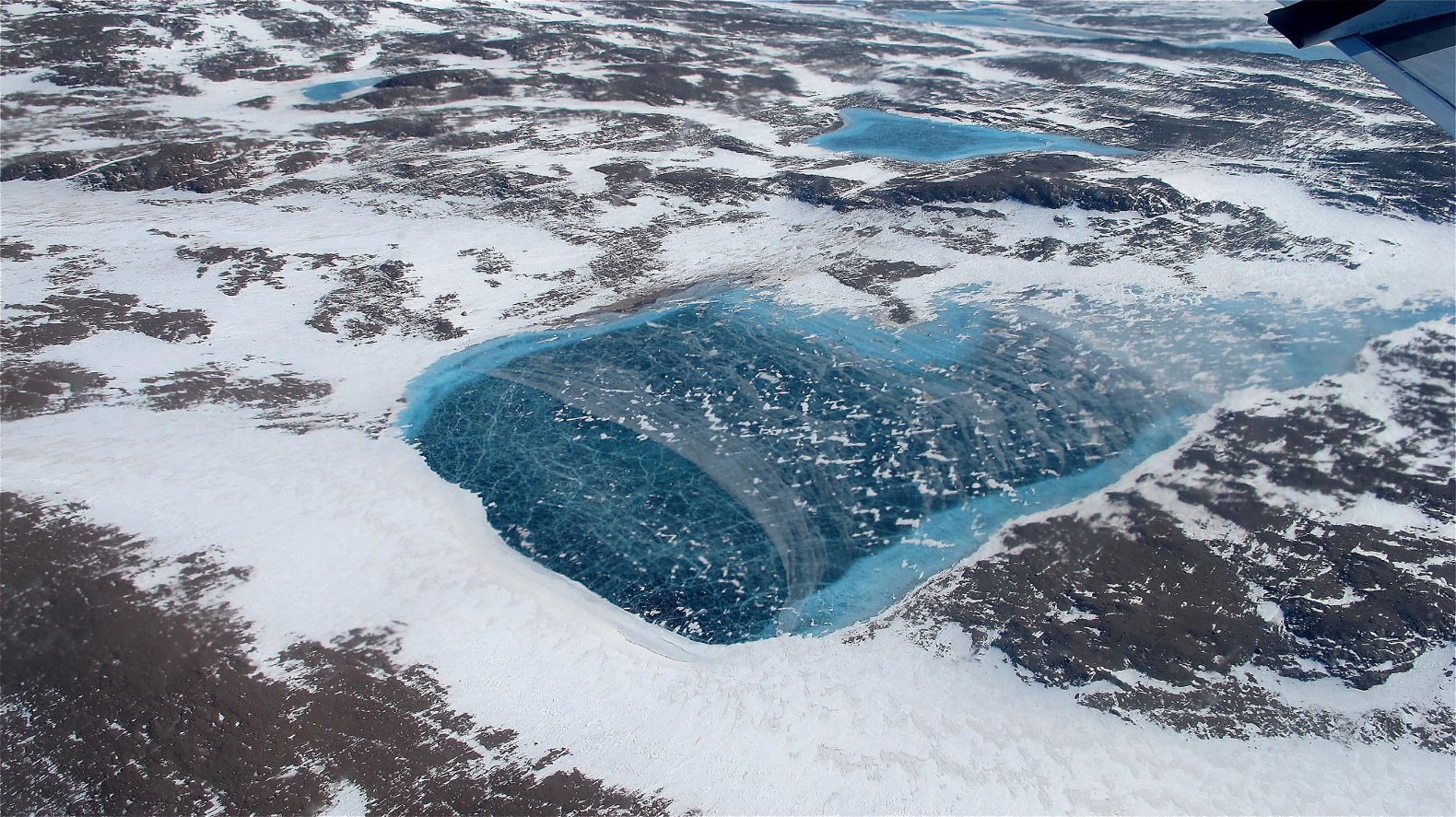 greenland-ice-sheet-abandoned-camp-century