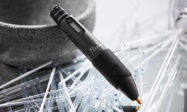 新的3Doodler Pro笔可以画木头、铜和青铜雕塑