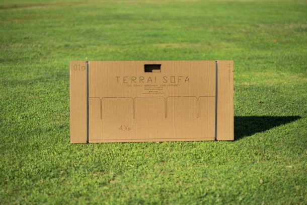这个工具包可以让你在草坪上种一个草沙发