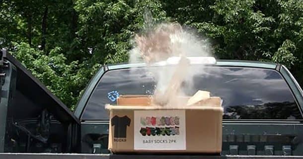 爆炸性诱饵盒填充with-with-poo_image-0