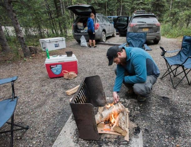 how-to-use-a-broken-lighter-to-start-a-campfire_image-1