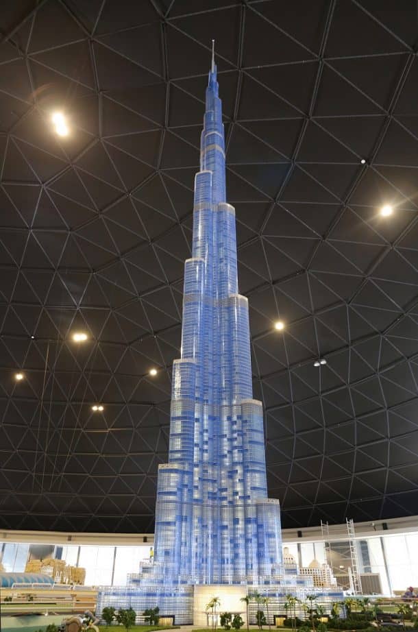 世界 - 直到世界的the-the-the-worlds-tallest-tallest-tallest-tallest-lego-logo-3