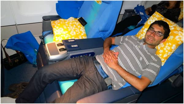 哪个是最好的教练座位，如果您是您的空位座位 - 隔壁 - 隔离到yours_image-4