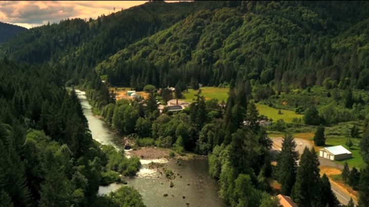 the-entire-town-of-tiller-oregon-is-up-for-sale