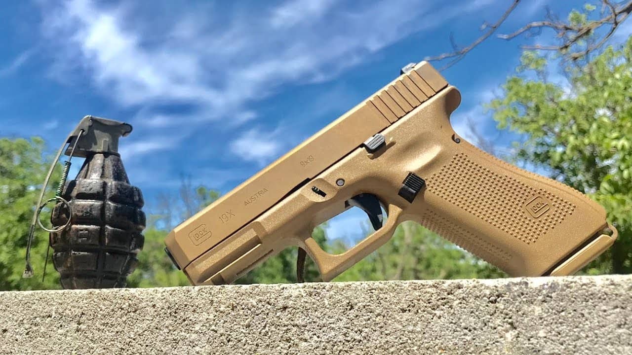 拍摄一个手榴弹