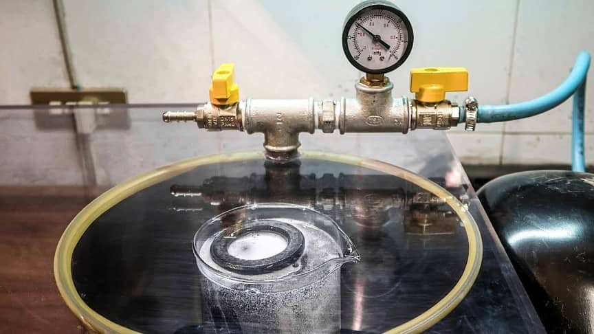 用真空木头转动和稳定