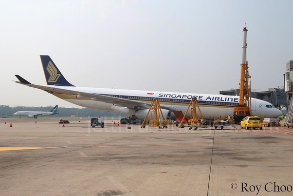 飞机站立时抬起车轮