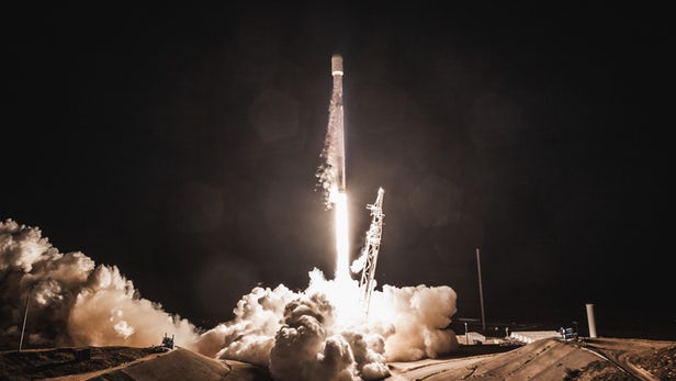 SpaceX将7000个Internet卫星发送到空间