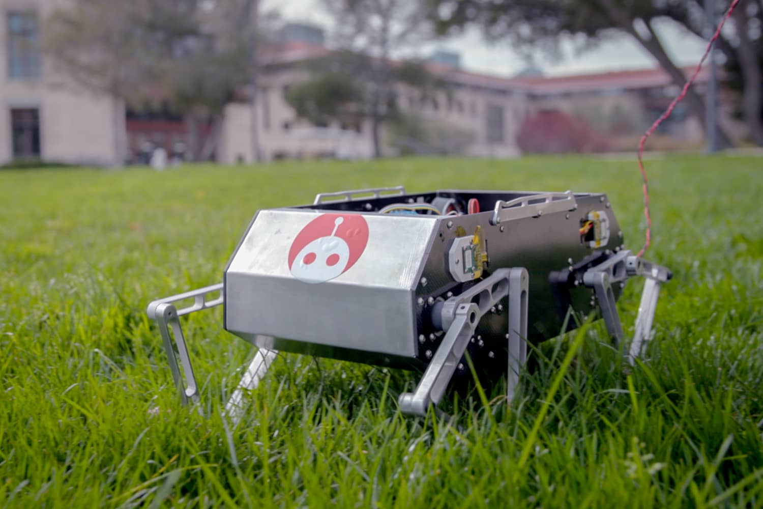 斯坦福·杜戈（Stanford Doggo）是斯坦福大学的开源机器人狗