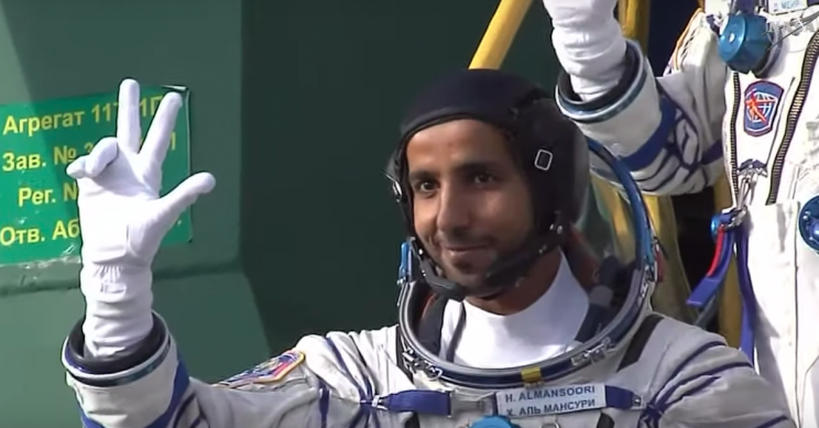 首位阿联酋宇航员Hazzaa Al Mansoori进入国际空间站，创造了历史