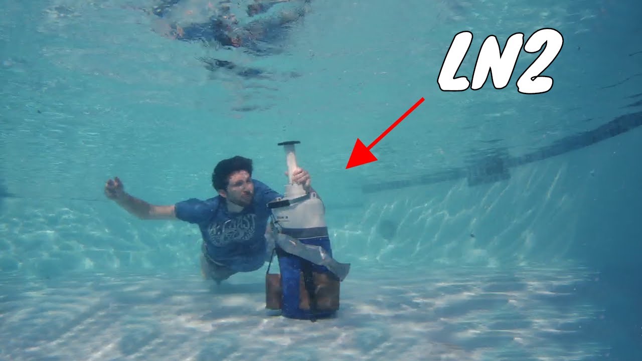 这就是当你在水下打开液氮瓶时会发生的事情