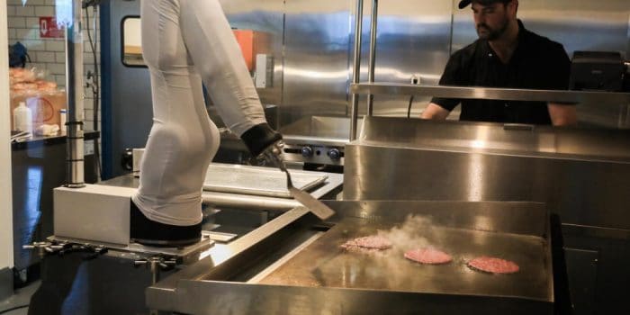 Miso Robotics正在使用AI机器人现代化厨房