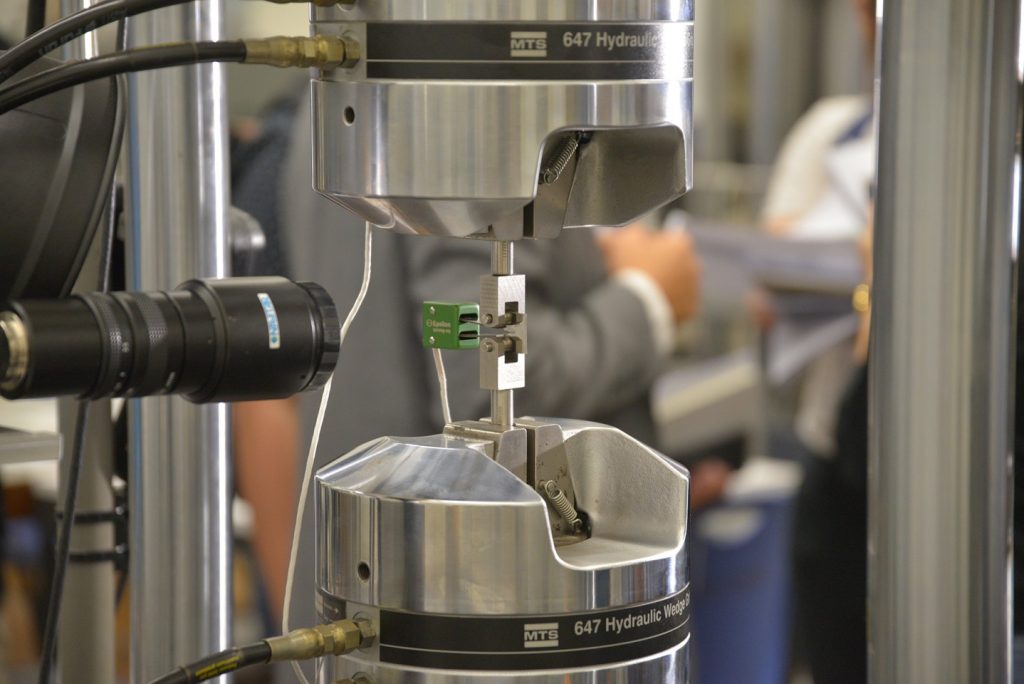 为超级钢铁让路——更便宜更有效