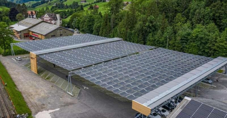 基于太阳能的光伏折叠屋顶的收放