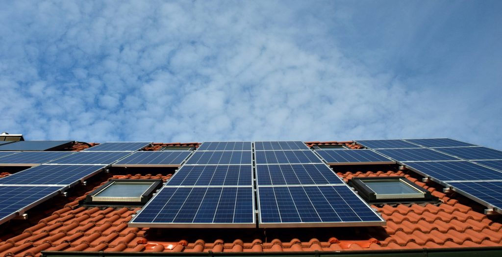 基于太阳能的光伏折叠屋顶的收放