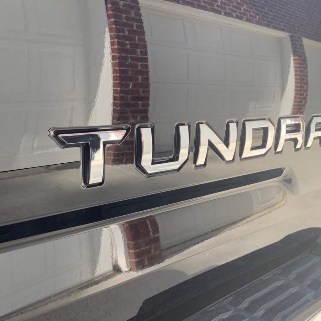 Toyota Tundra的10个最佳后挡板插入物