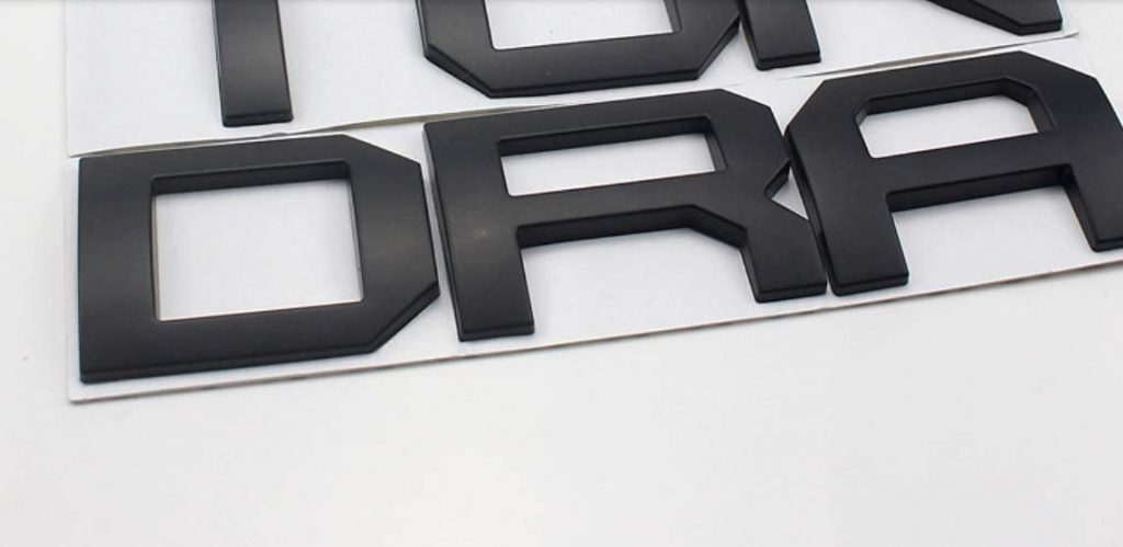 Toyota Tundra的10个最佳后挡板插入物