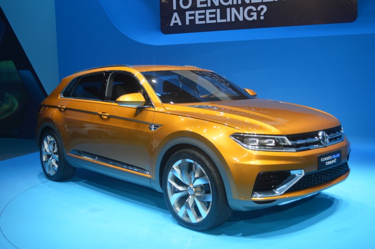 CrossBlue双门站在22英寸的抛光铝合金轮毂