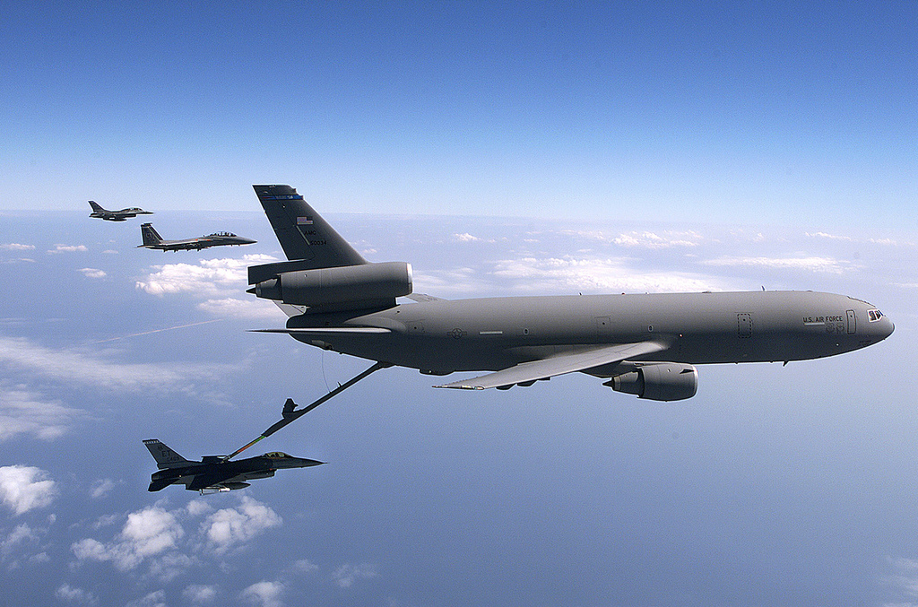 f - 16战隼从KC-10 Extender加油