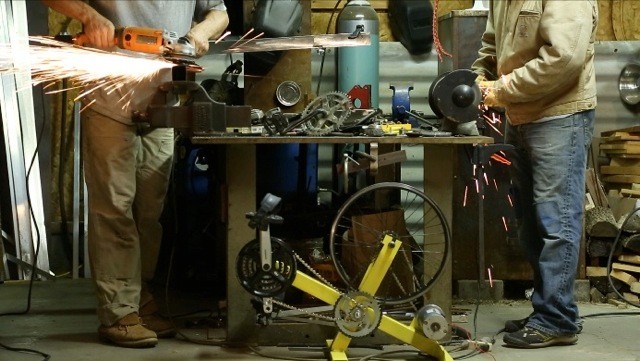 大钻机的起价为2000美元，而踏板发电机的基本型号为650美元(图片来源:Ped…