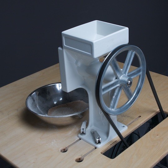 踏板发电机，与此同时，更便携，不包括工作表面，是相对的…