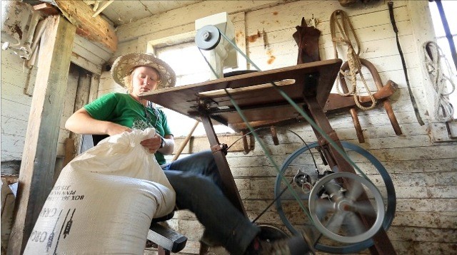 使用中的大钻机(图片来源:Pedal Power)